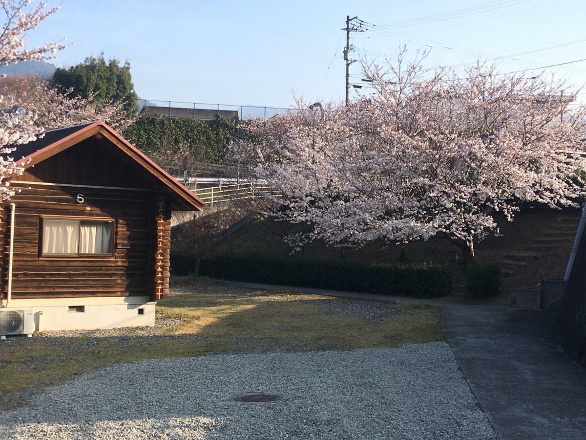 美濃田の淵キャンプ村 Hotel Higashimiyoshi Bagian luar foto